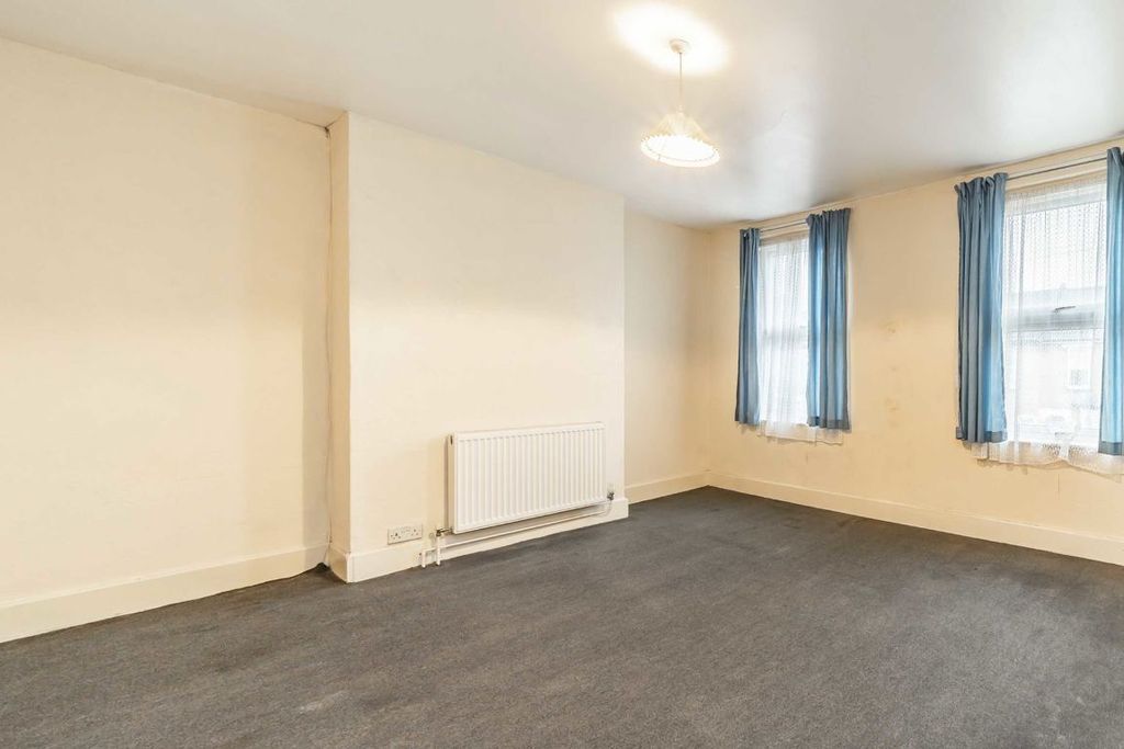 Property photo 3 of 4