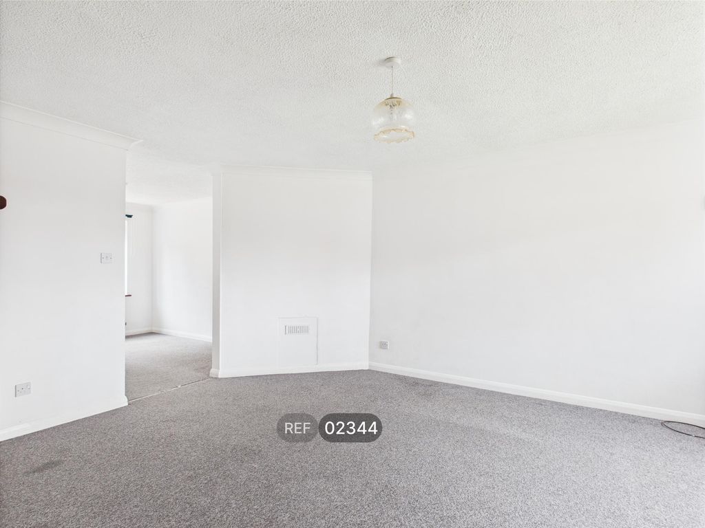 Property photo 3 of 14 Living Room