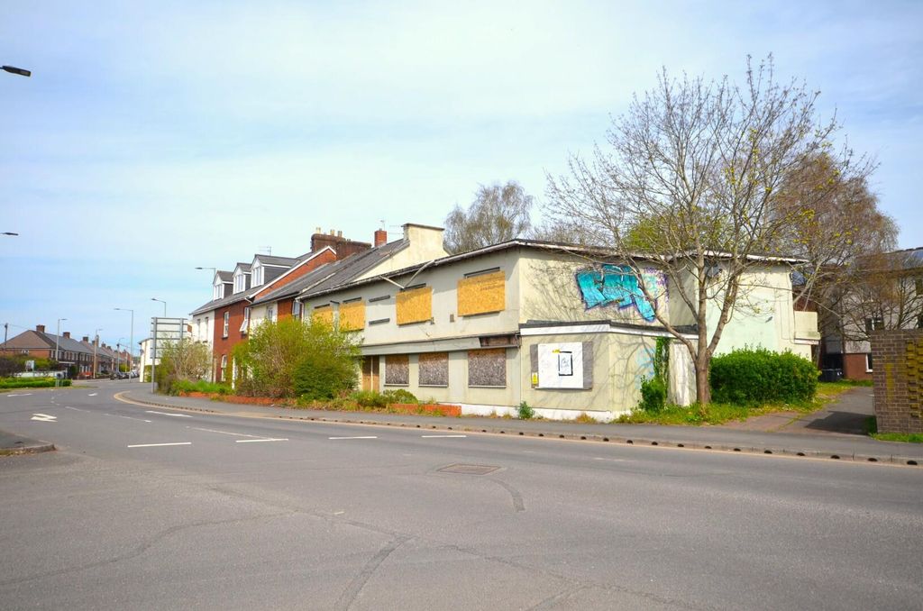 Property photo 2 of 8 Tiverton - Seddons