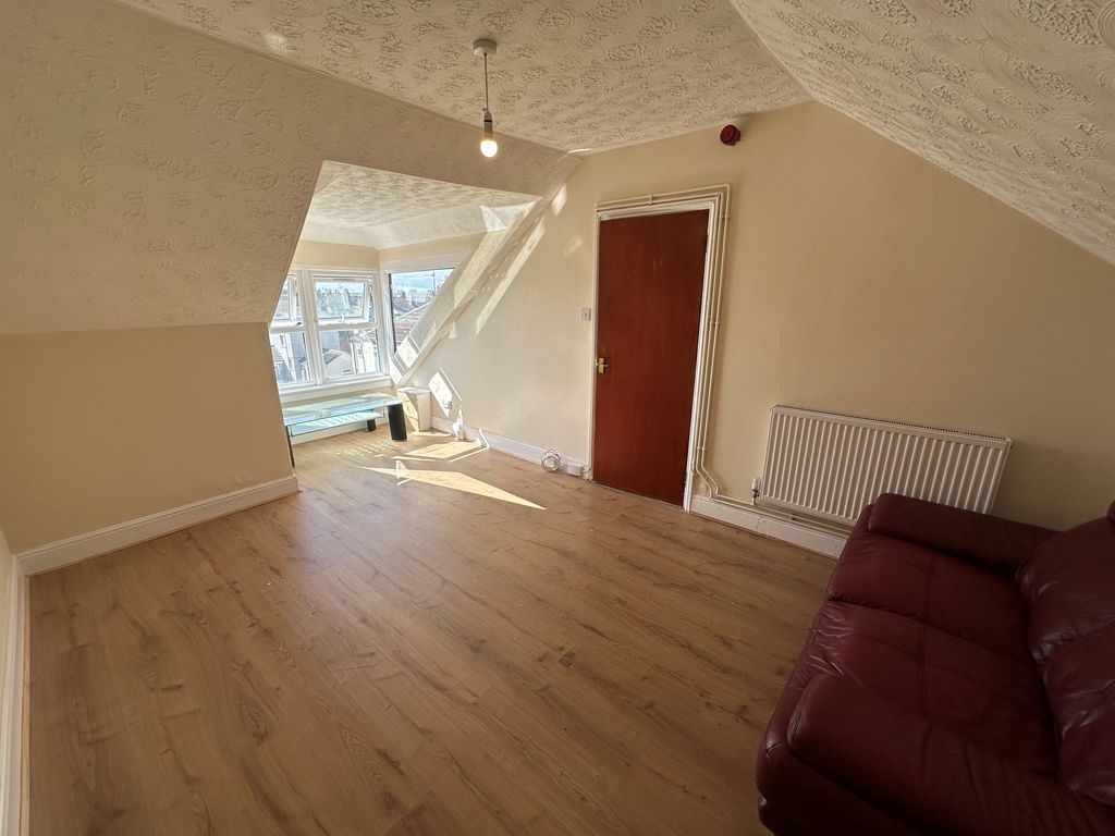 Property photo 2 of 5 Living Room
