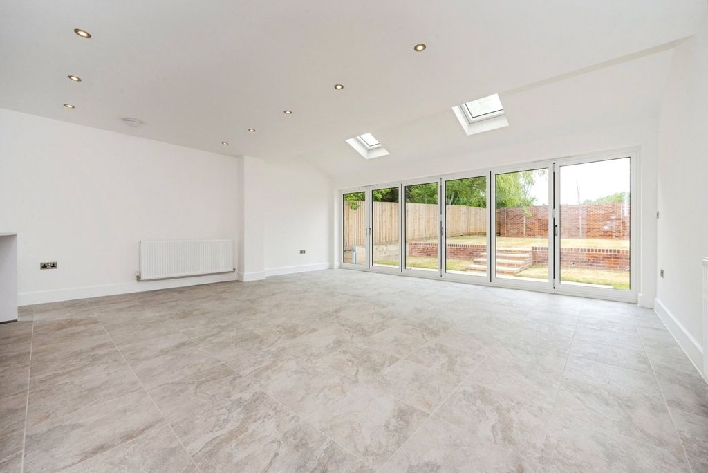 Property photo 3 of 16 Picture No. 02