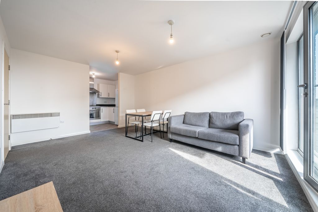 Property photo 2 of 19 102 Skyline00002