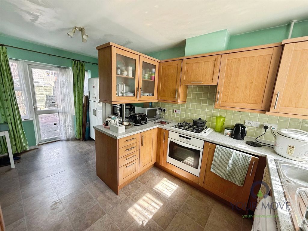 Property photo 2 of 8 Kitchen