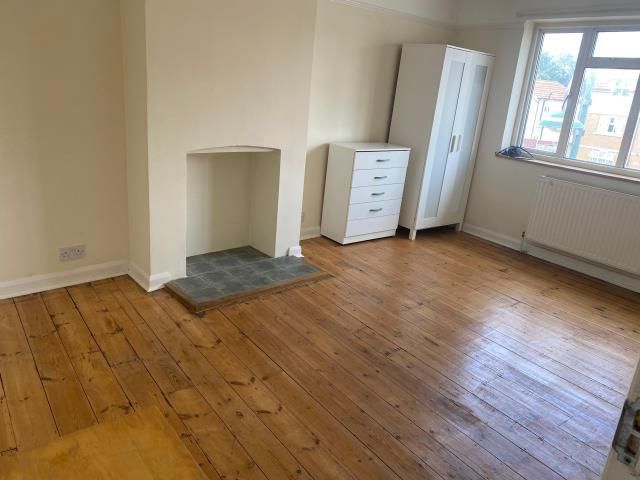 Property photo 2 of 9 Bedroom