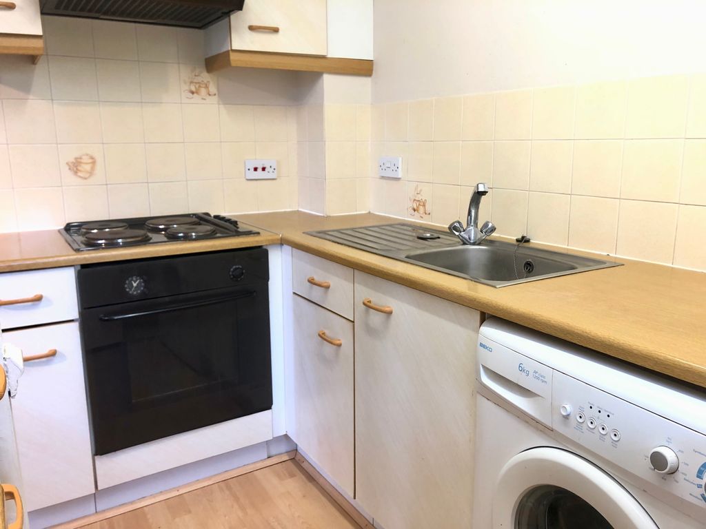 Property photo 3 of 8 Kitchen