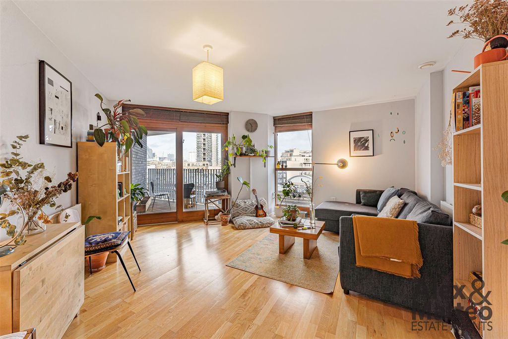 Property photo 2 of 18 Bolanachi Building