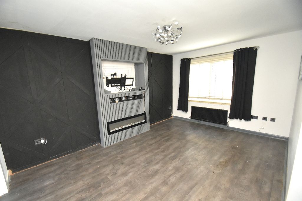 Property photo 3 of 19 4692583