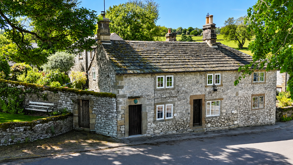 Property photo 1 of 32