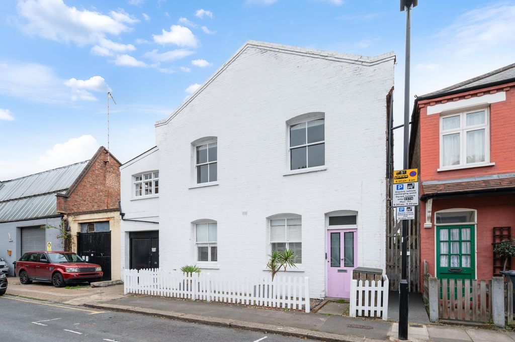 Property photo 1 of 10