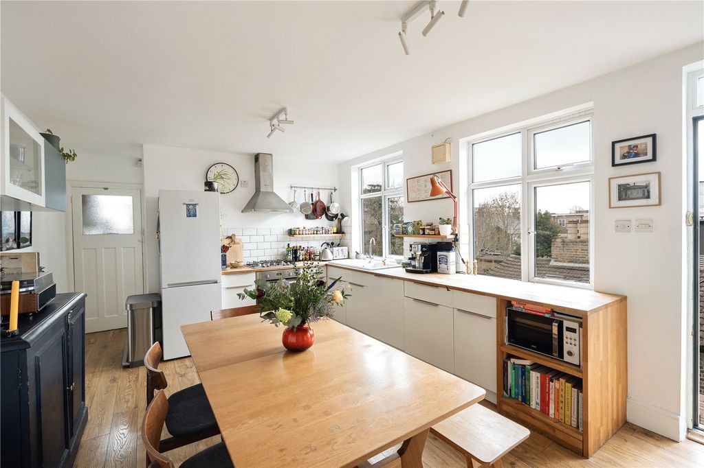 Property photo 2 of 19 Picture No. 04