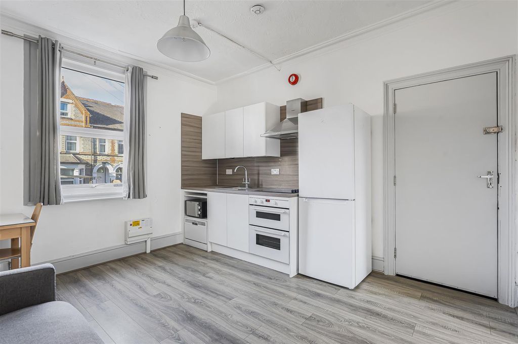 Property photo 2 of 8