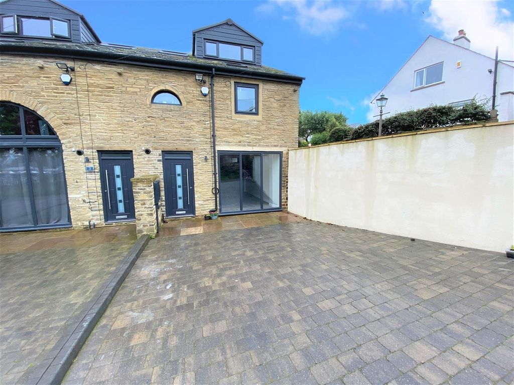 Property photo 1 of 12 4Pbw11.Jpg