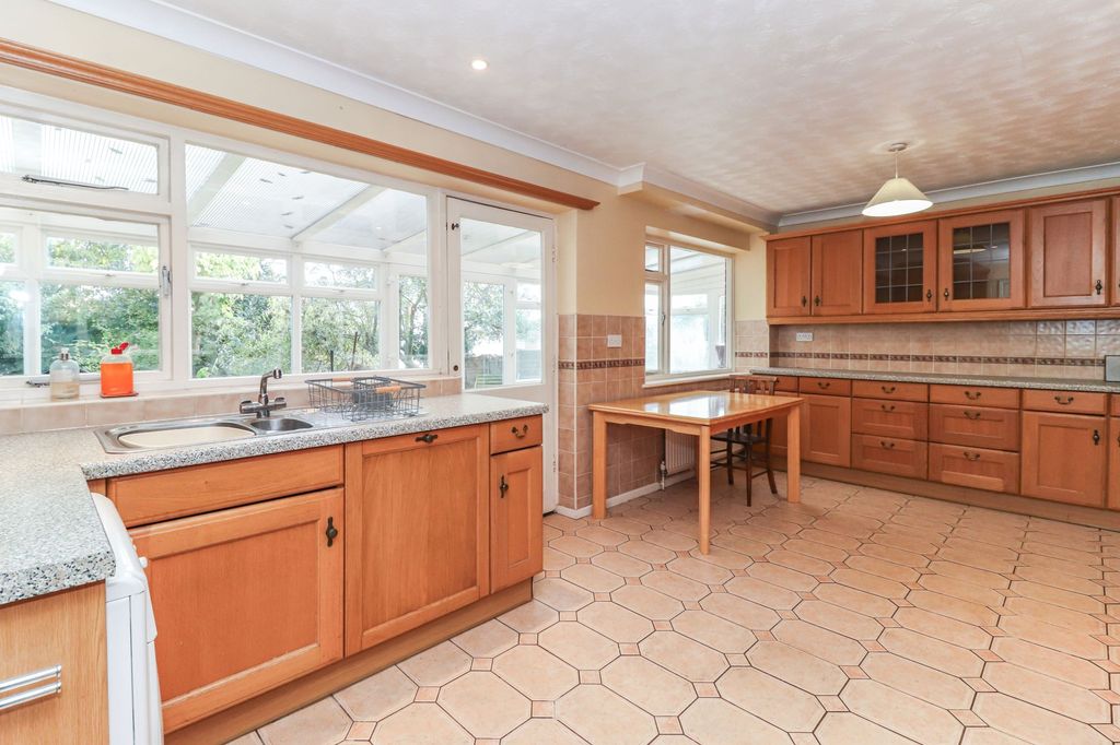 Property photo 3 of 21