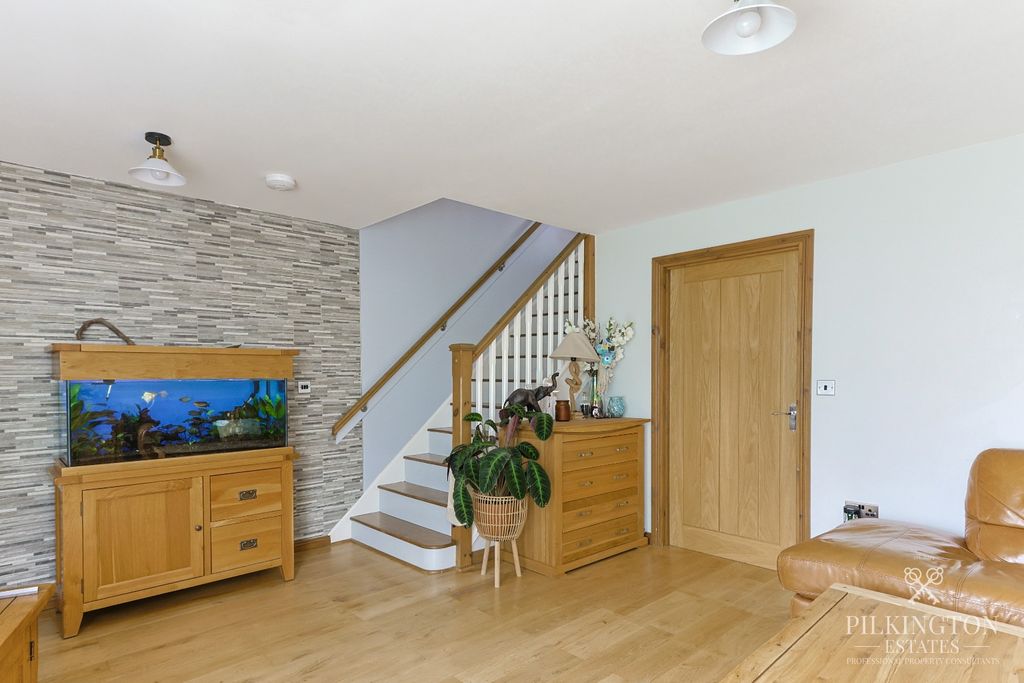Property photo 3 of 15 5110893