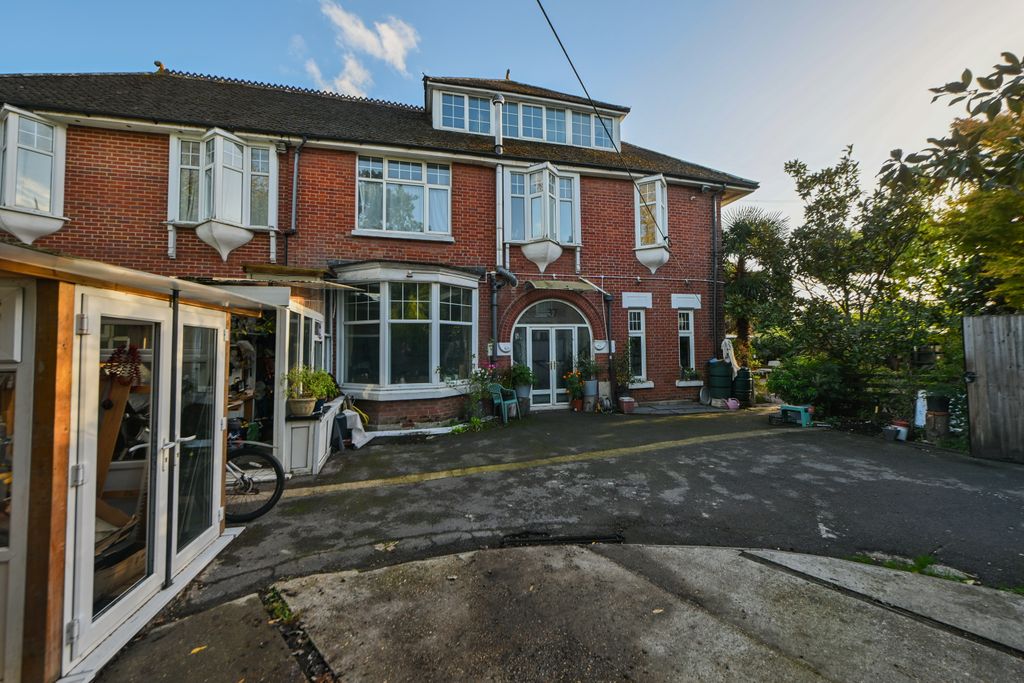 Property photo 3 of 47