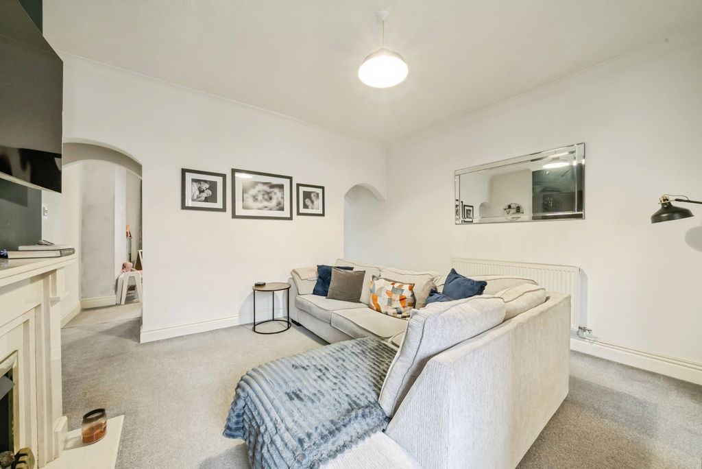 Property photo 2 of 16 Pbox-Img.Jpg