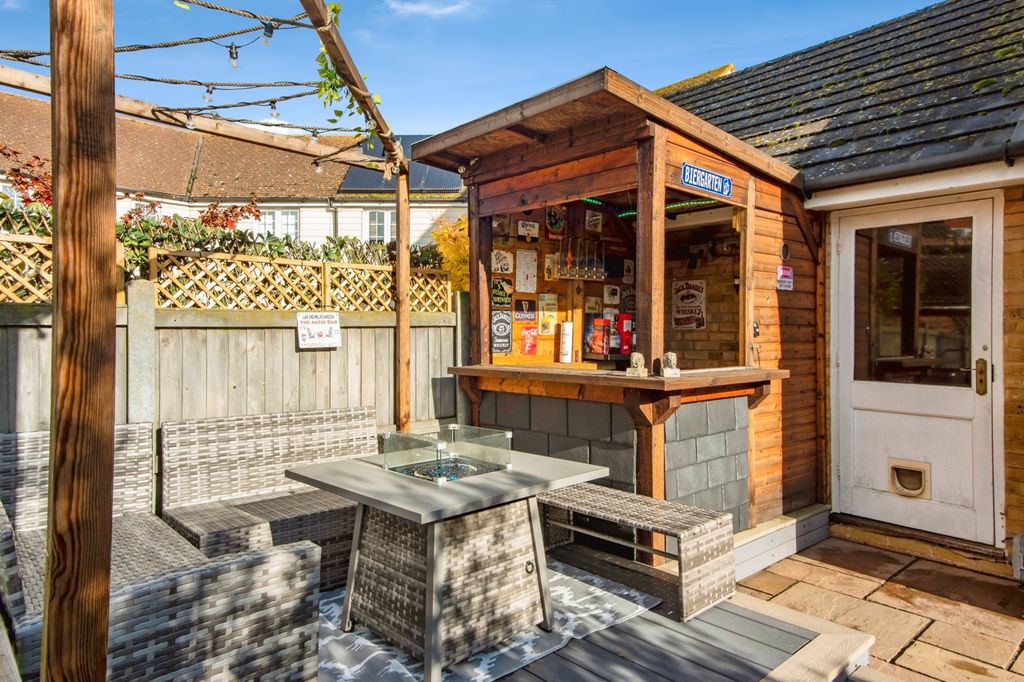 Property photo 2 of 19 Photo