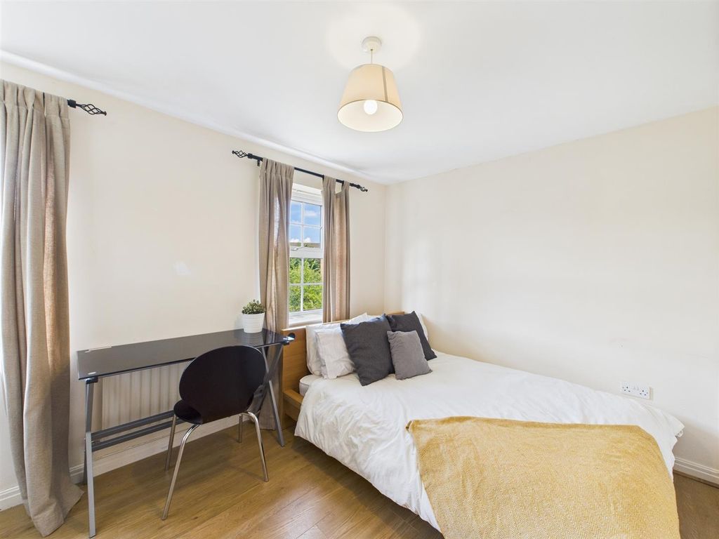 Property photo 3 of 10 Cam04063G0-Pr0099-Still006.Jpg