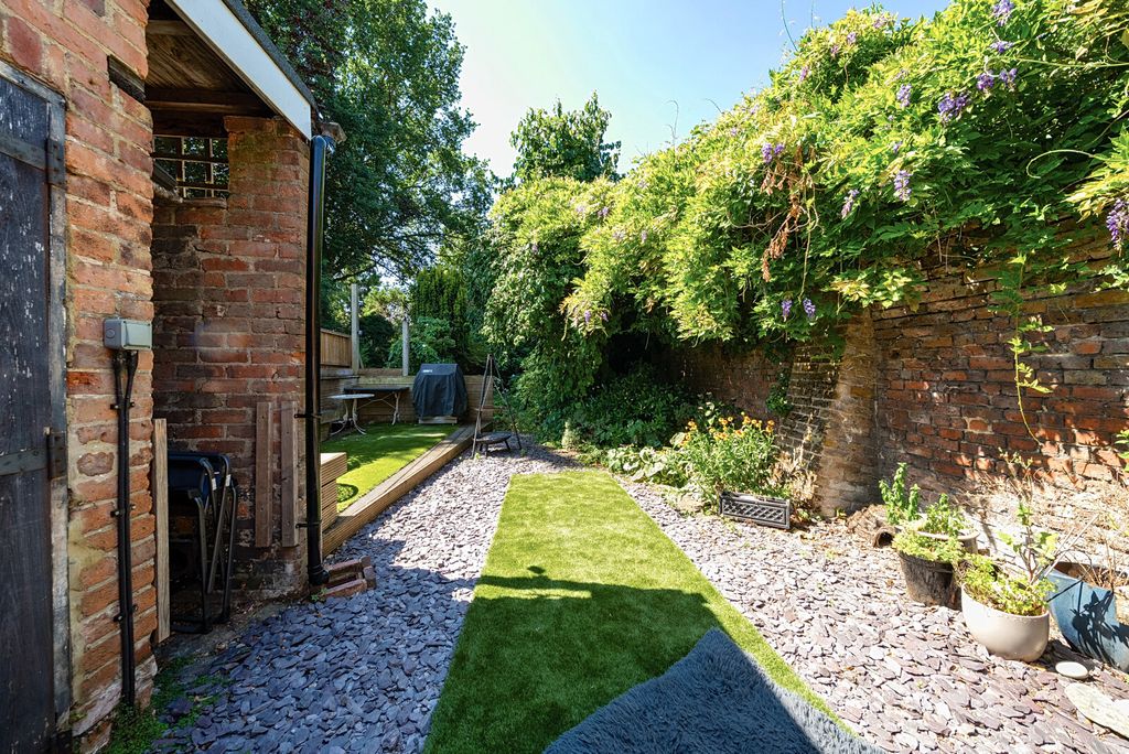 Property photo 2 of 15 Garden