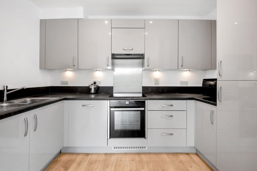 Property photo 2 of 11 Kitchen