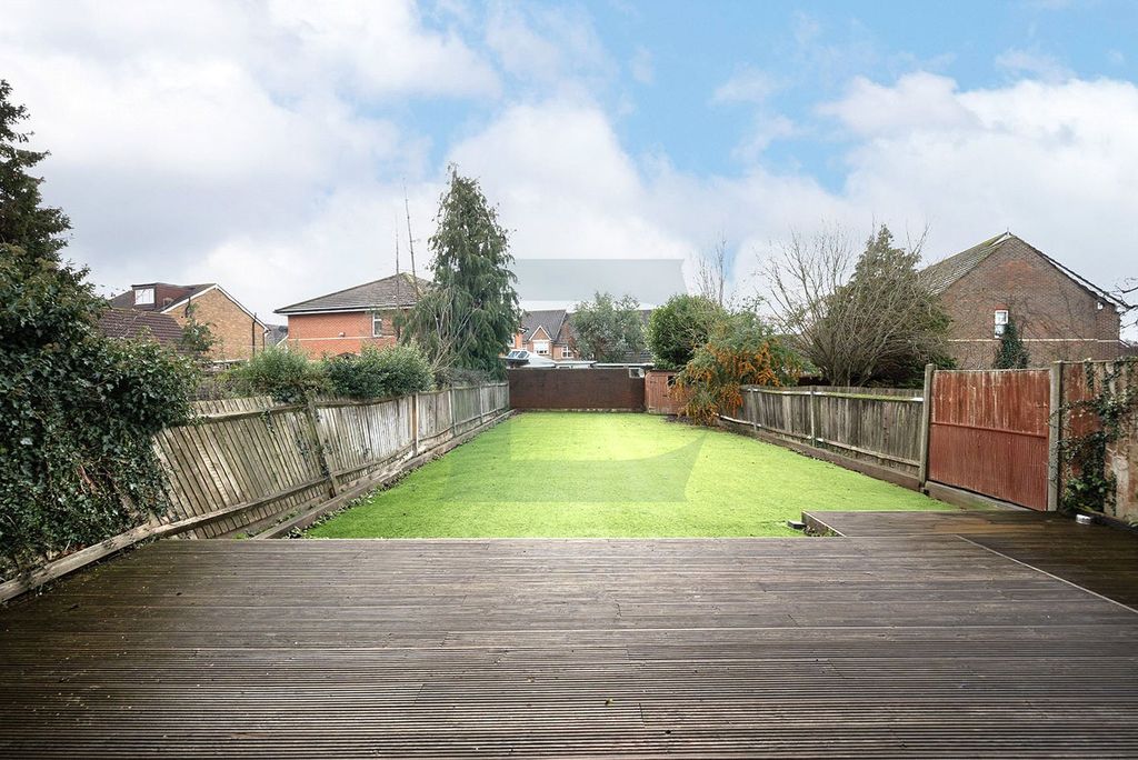 Property photo 3 of 18 Picture No. 17