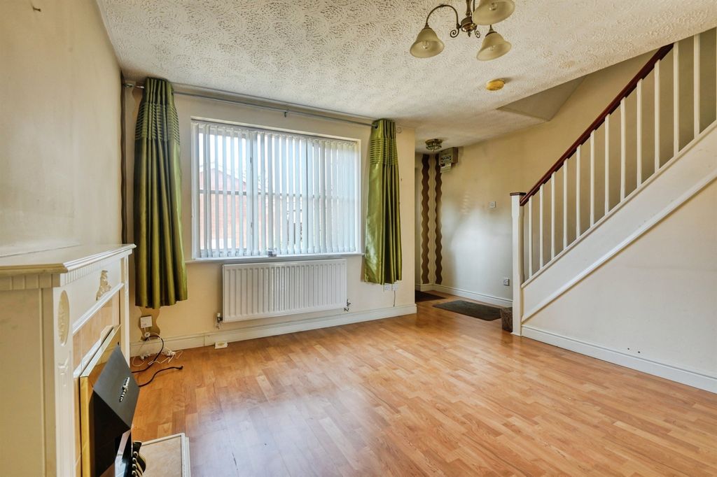 Property photo 3 of 12