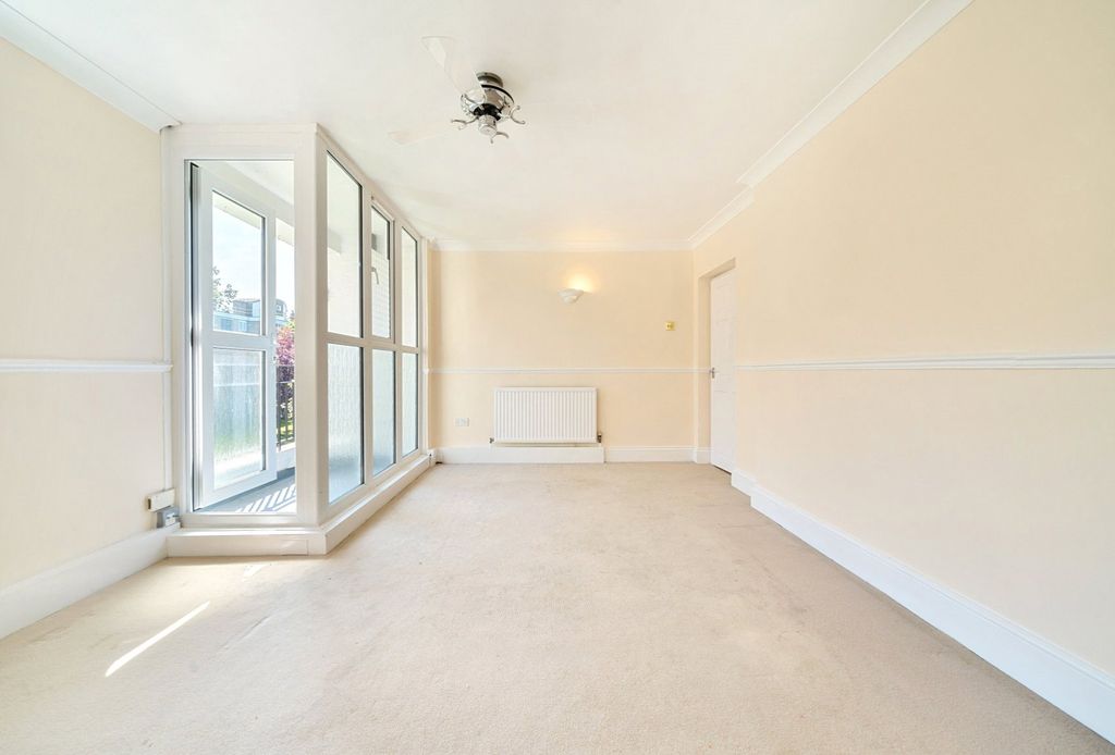 Property photo 3 of 15 Picture No. 01