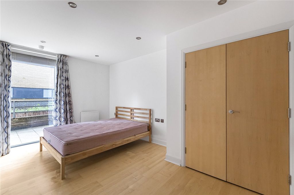 Property photo 3 of 16 Bedroom
