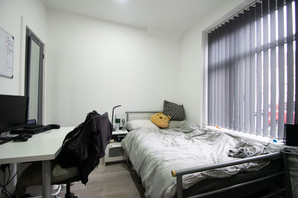 Property photo 3 of 8 Photo 5