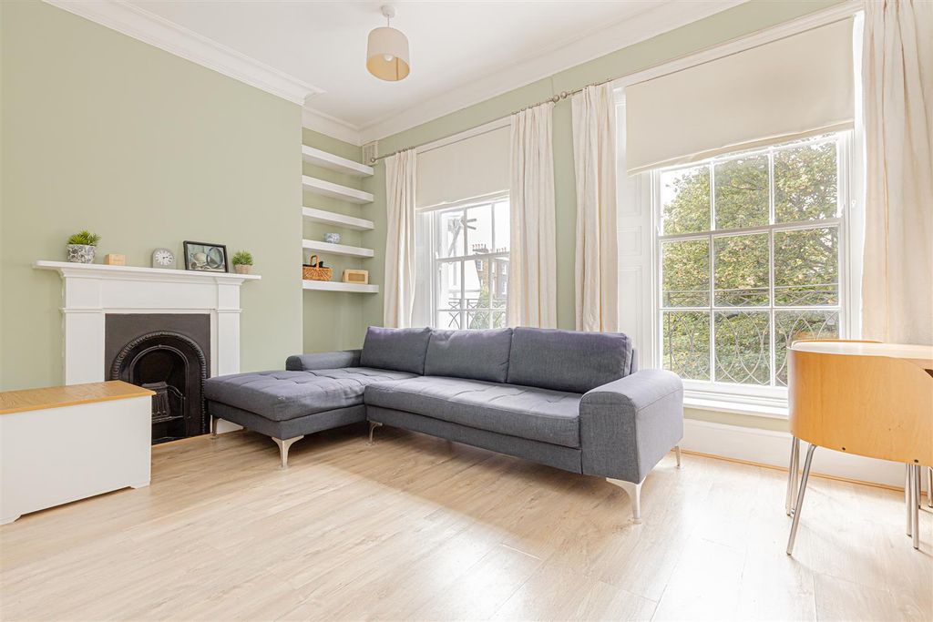 Property photo 2 of 17 Claremont Square (5).Jpg