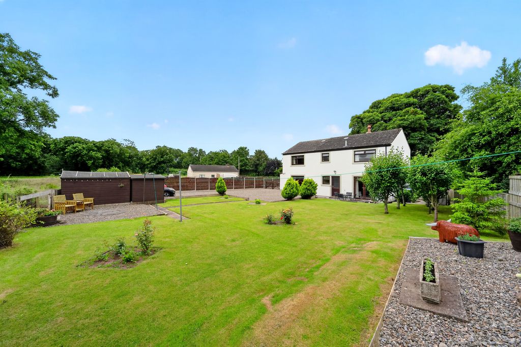 Property photo 2 of 18 Outside