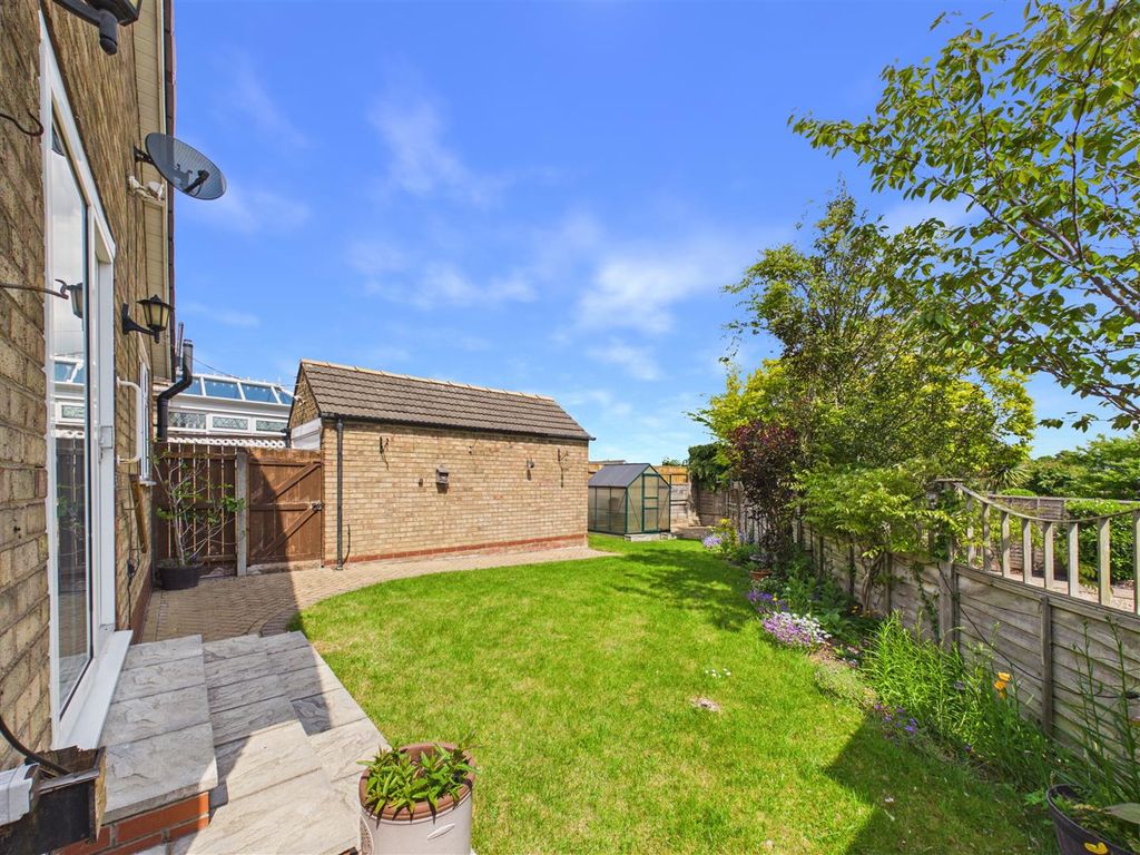 Property photo 3 of 10 Outside
