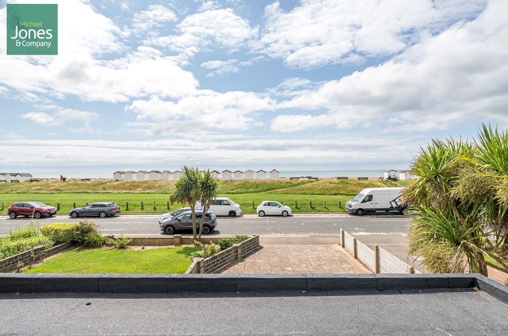 Property photo 3 of 27 Sea Views