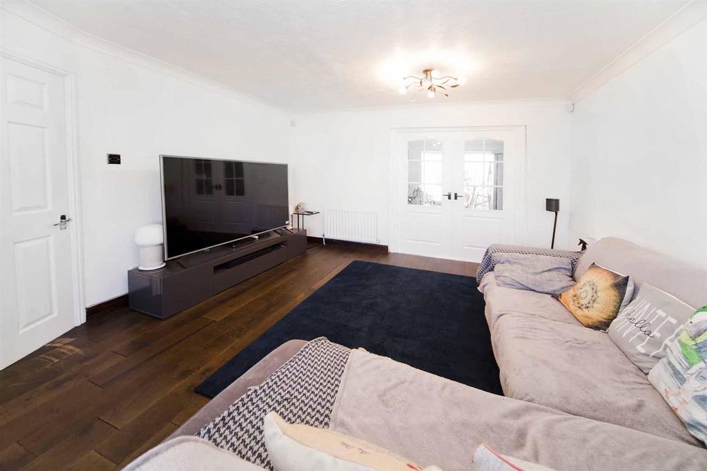 Property photo 2 of 28