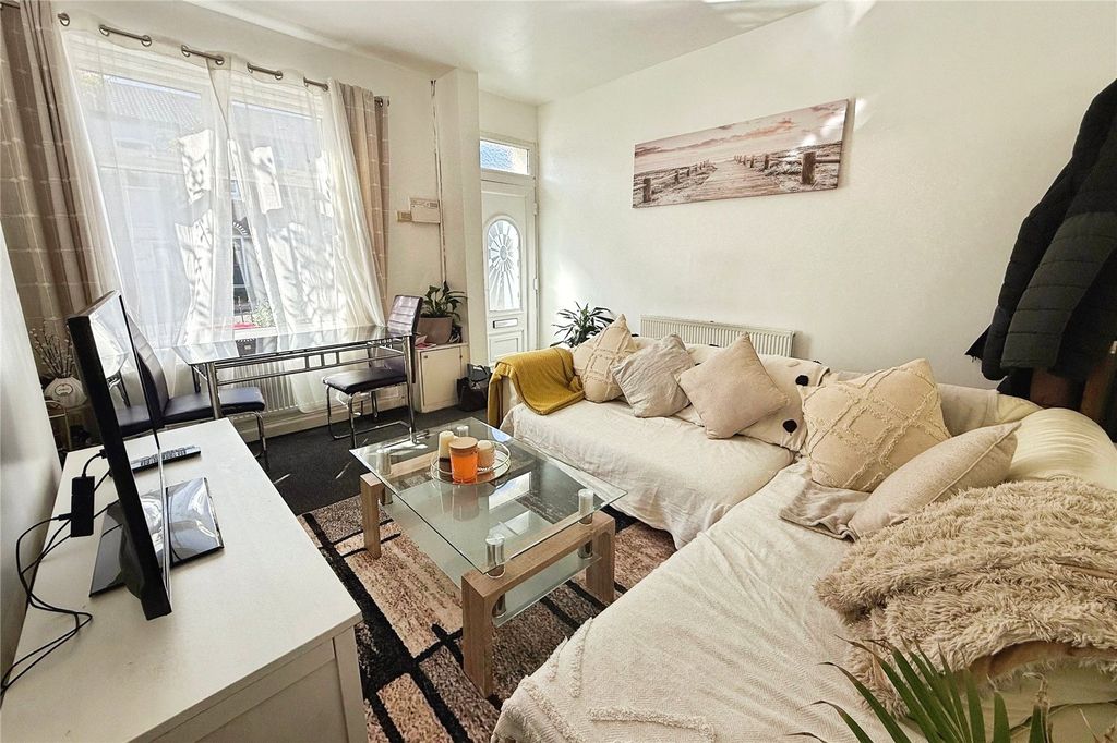 Property photo 3 of 10 Picture No. 04