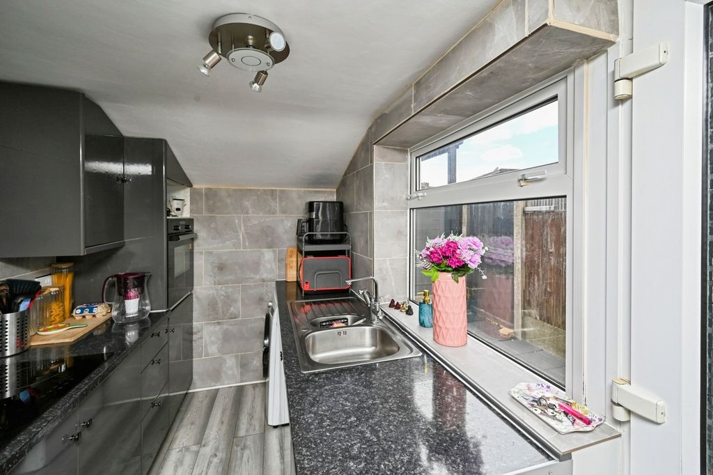 Property photo 2 of 15 Kitchen