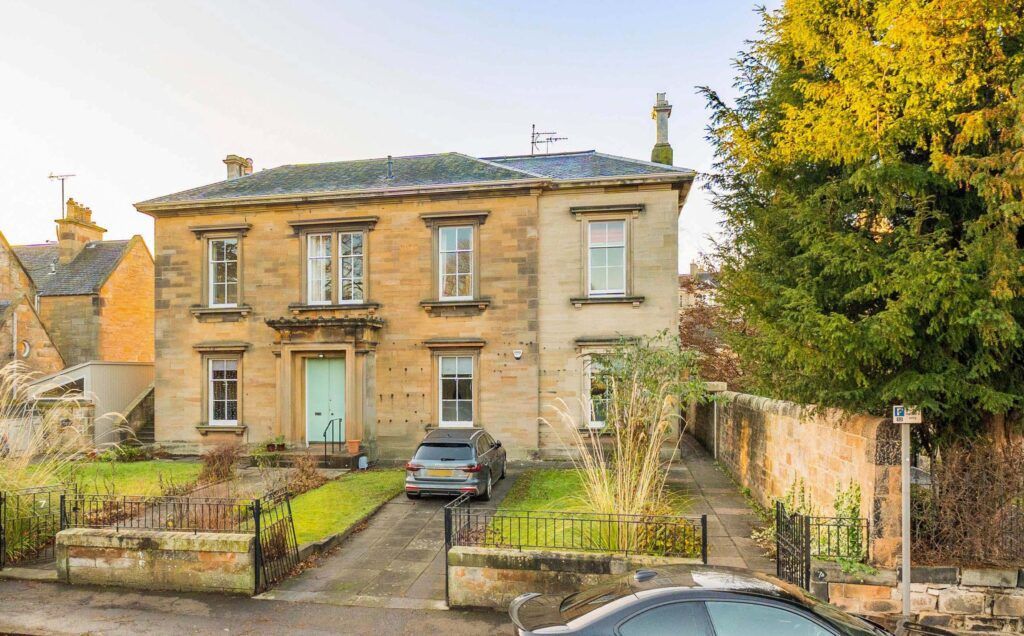 Property photo 2 of 30