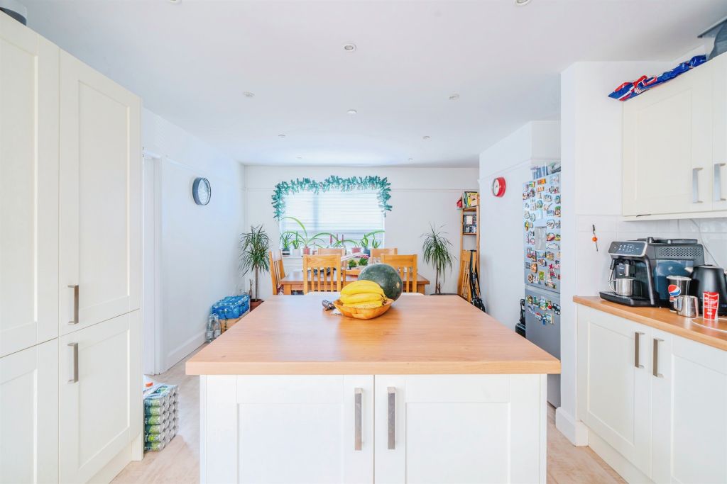 Property photo 2 of 18 Image