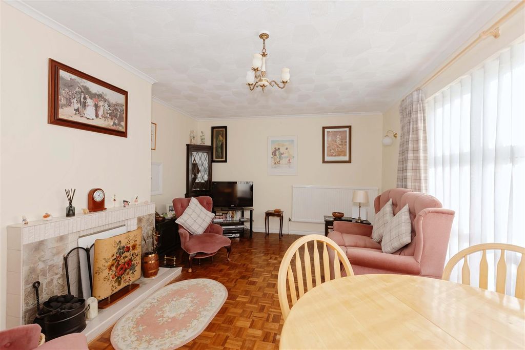 Property photo 3 of 10 Rusper Rd _5.Jpg