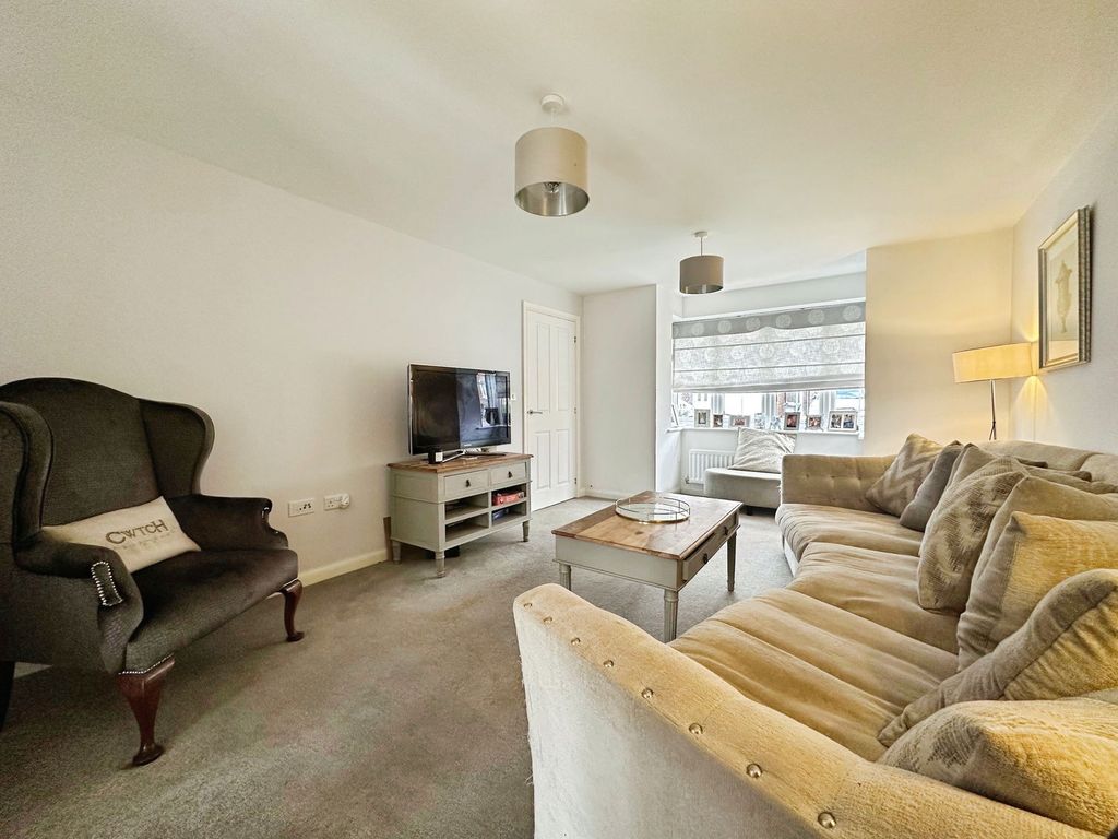 Property photo 3 of 34