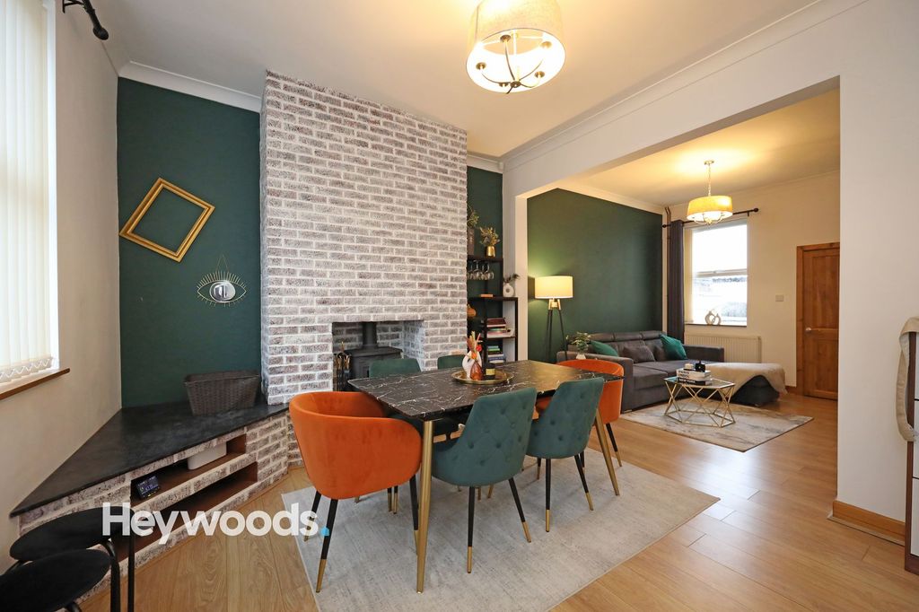 Property photo 2 of 31