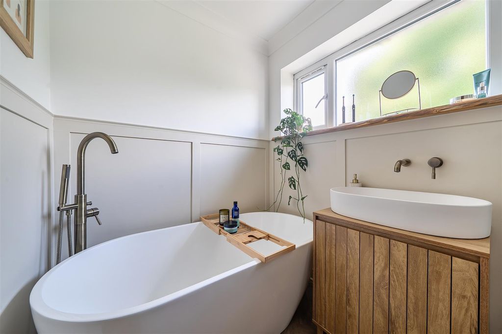 Property photo 2 of 16 Bathroom