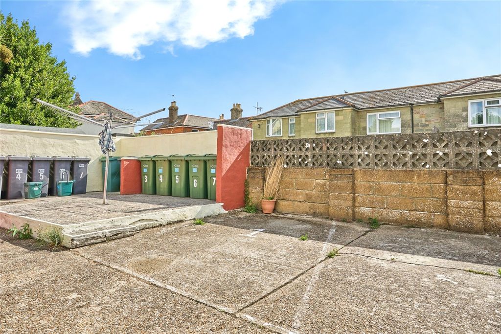 Property photo 2 of 12 Picture No. 17