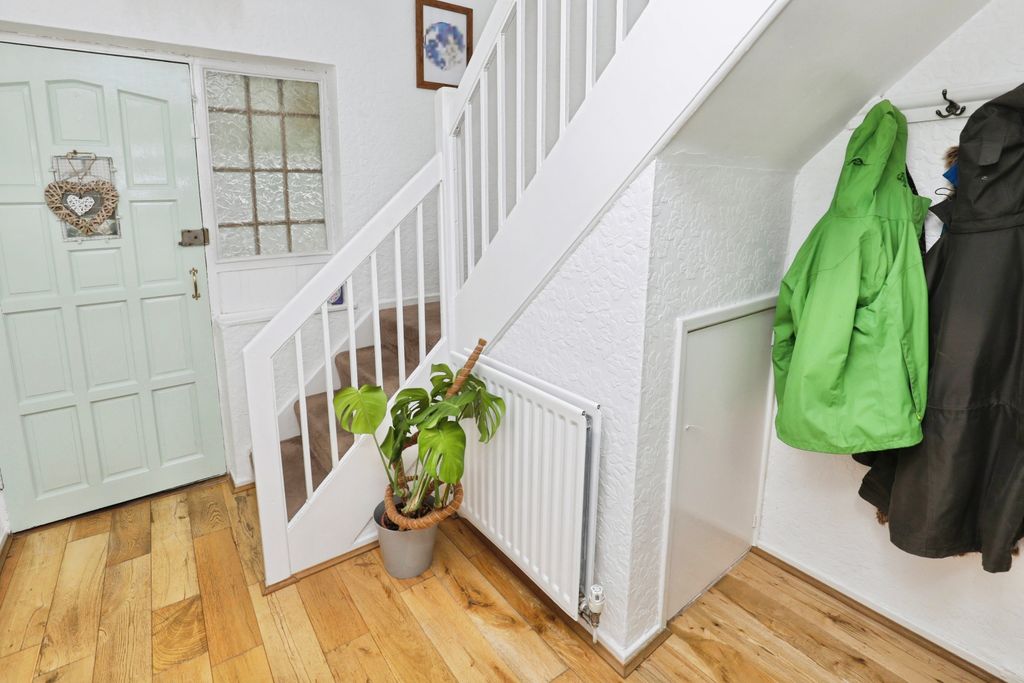 Property photo 3 of 17 Hall