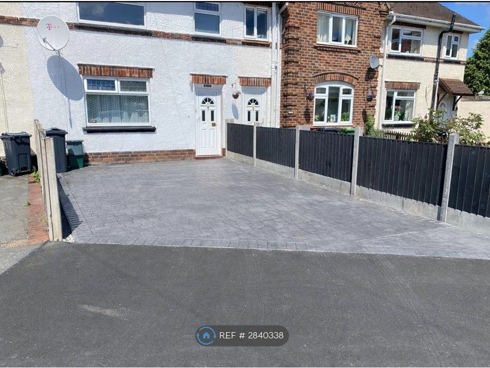 Property photo 1 of 6 Front Of House (Space For 3 Cars)