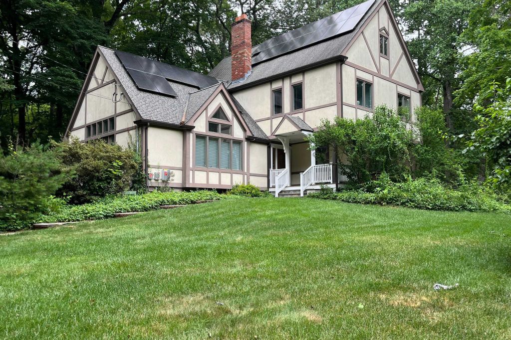 Property photo 1 of 28