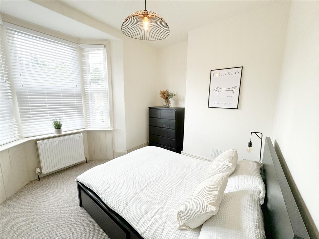 Property photo 3 of 8 Bedroom 1.Jpg