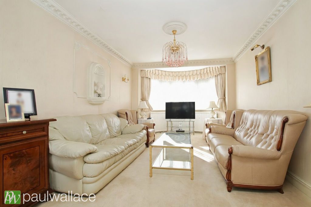 Property photo 2 of 18 Lounge / Diner