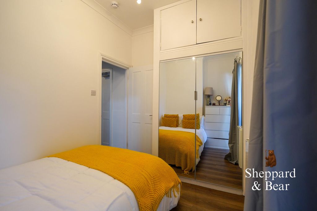 1 bed flat for saleConnaught Road, Roath, Cardiff CF24 photo 5