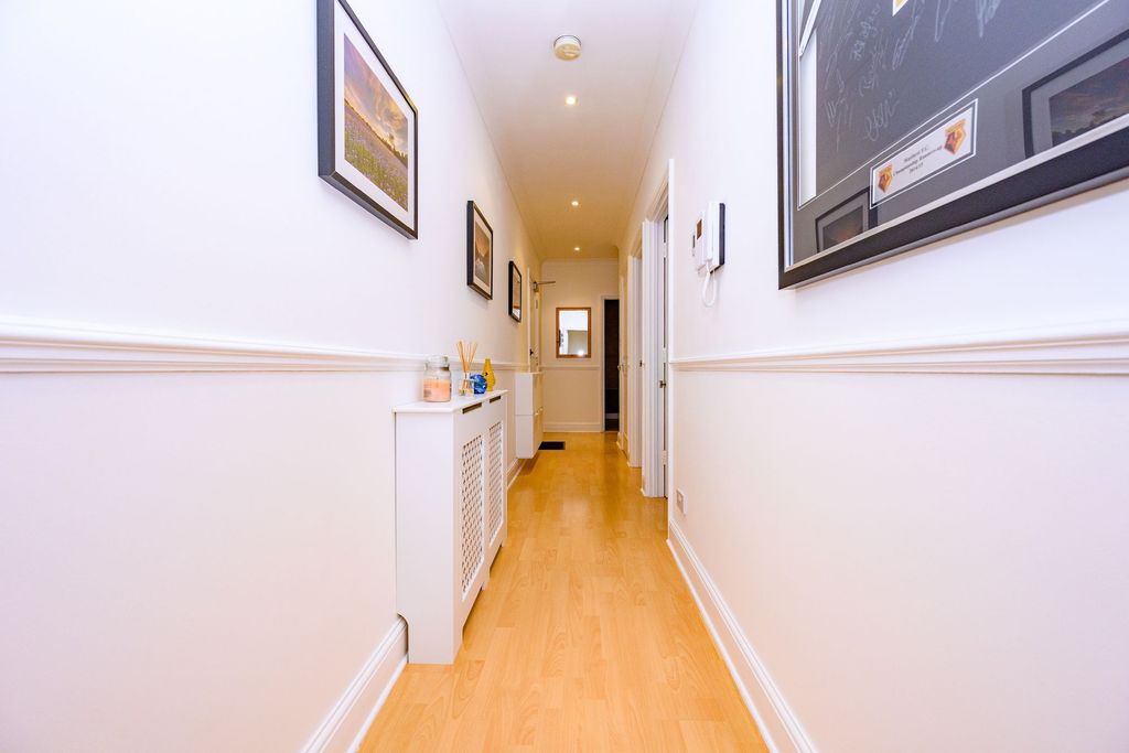 Property photo 3 of 14 Hallway